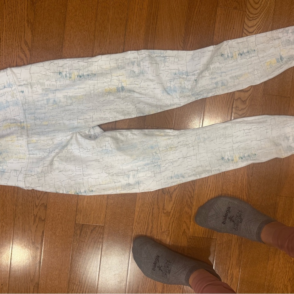 Patterned Leggings never used - Picture 2 of 4